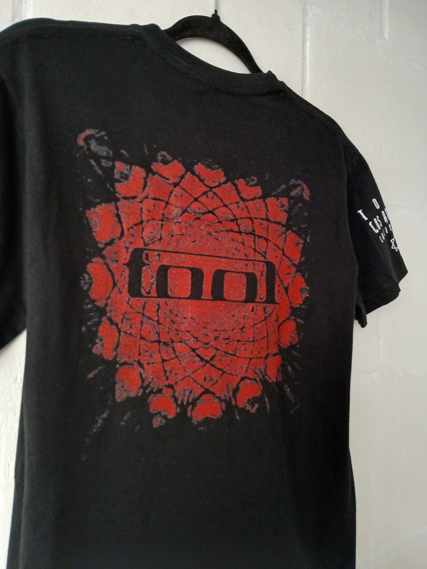 Camiseta TOOL Red Eyes